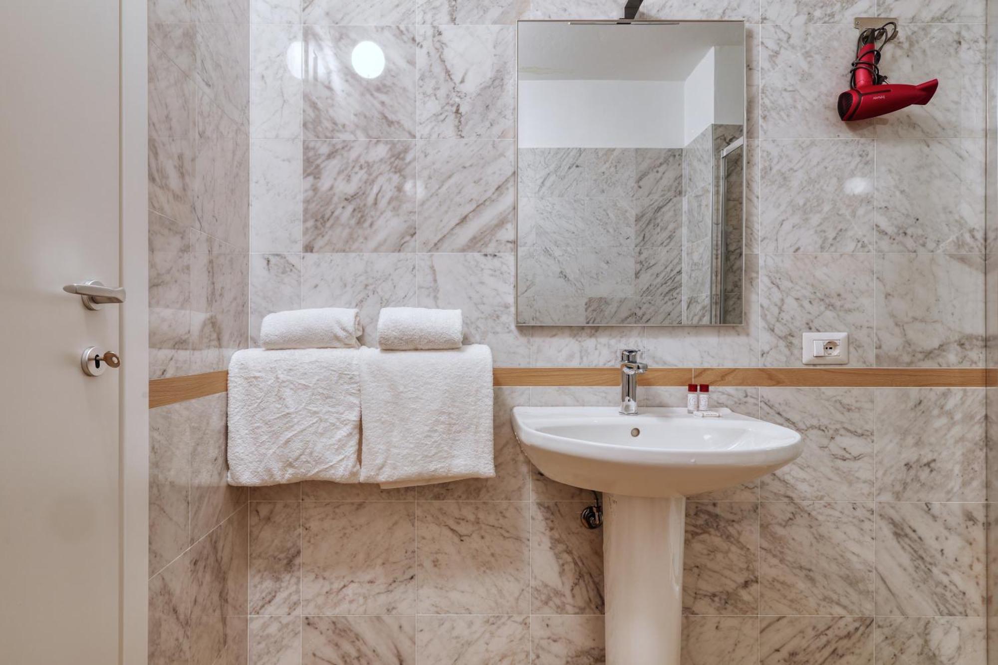 Joivy Chic 3-Bed Flat Near Colonne Di San Lorenzo Milano Dış mekan fotoğraf