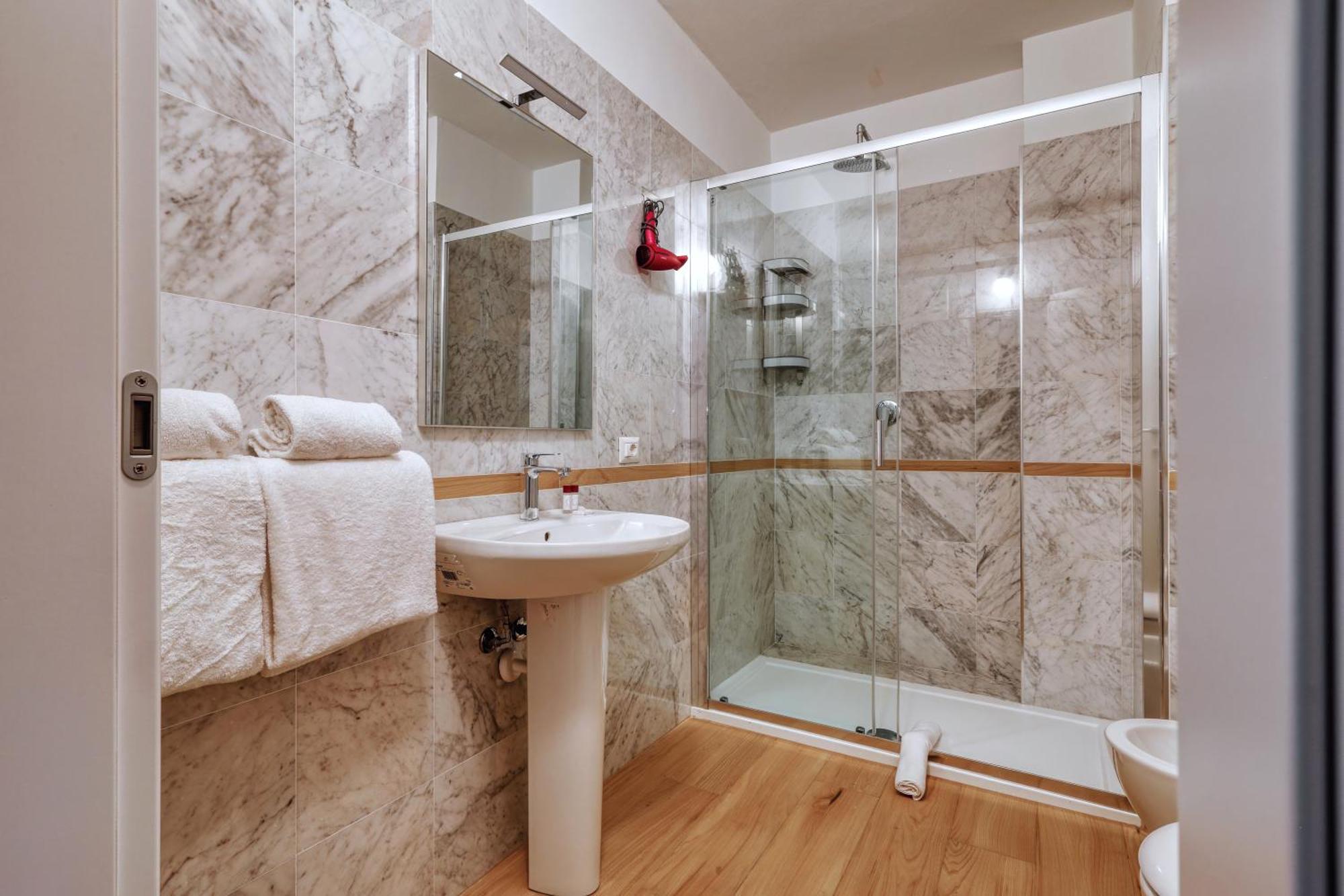 Joivy Chic 3-Bed Flat Near Colonne Di San Lorenzo Milano Dış mekan fotoğraf